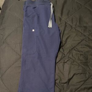 Figs women’s Kade Cargo Scrub Pants